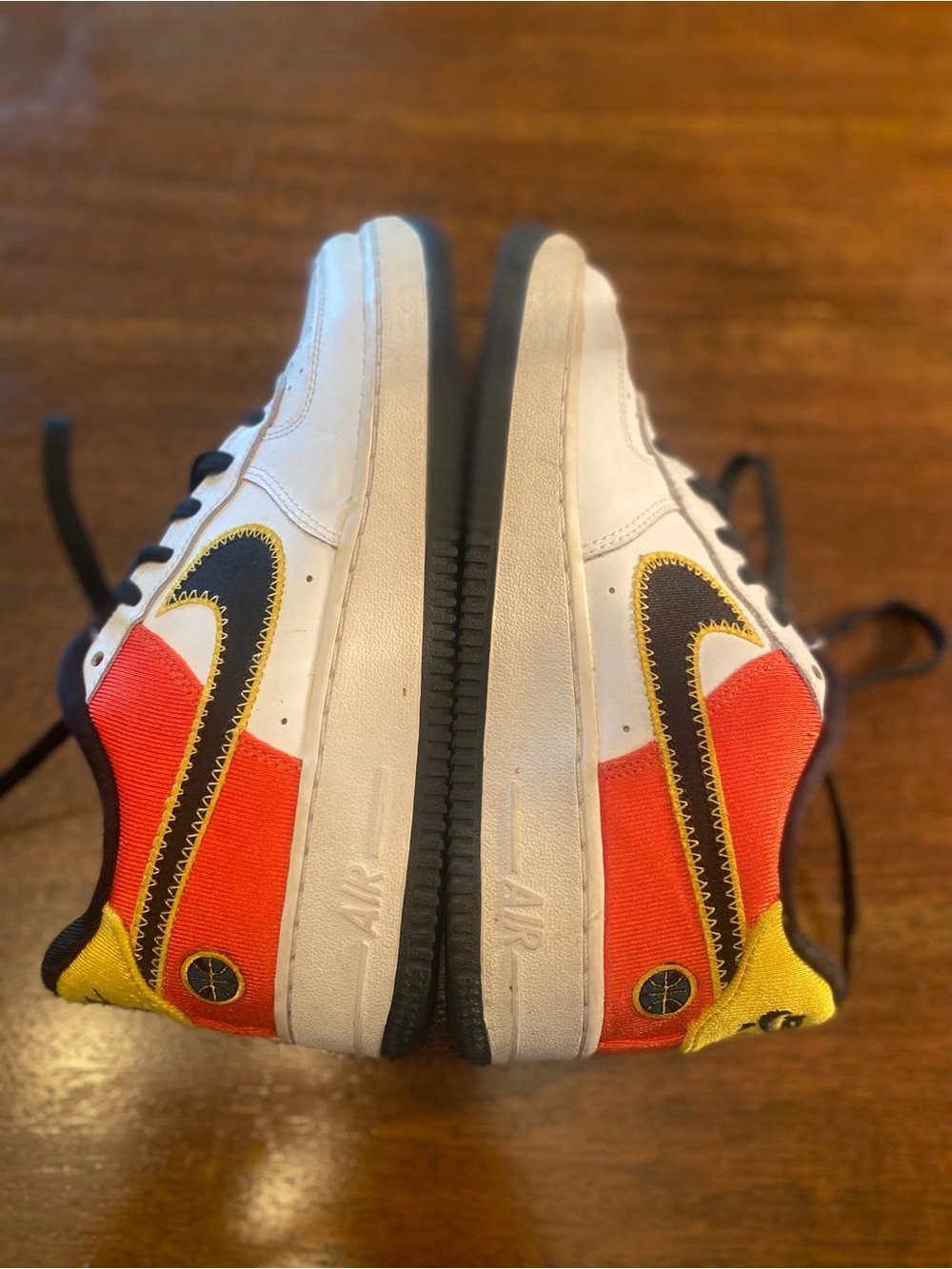 ⁠Nike Air Force 1 Low LV8 GS Roswell Raygun White Orange DD9530-100 Size 6Y⁠ EUC